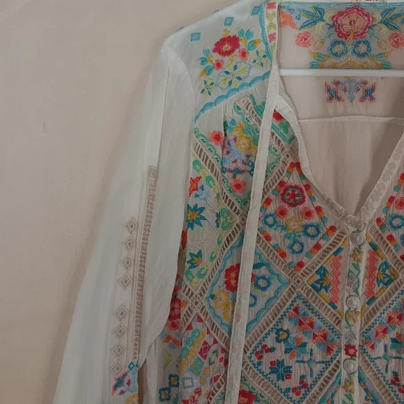 Johnny Was 🐞 White Asymmetrical Embellished Blouse